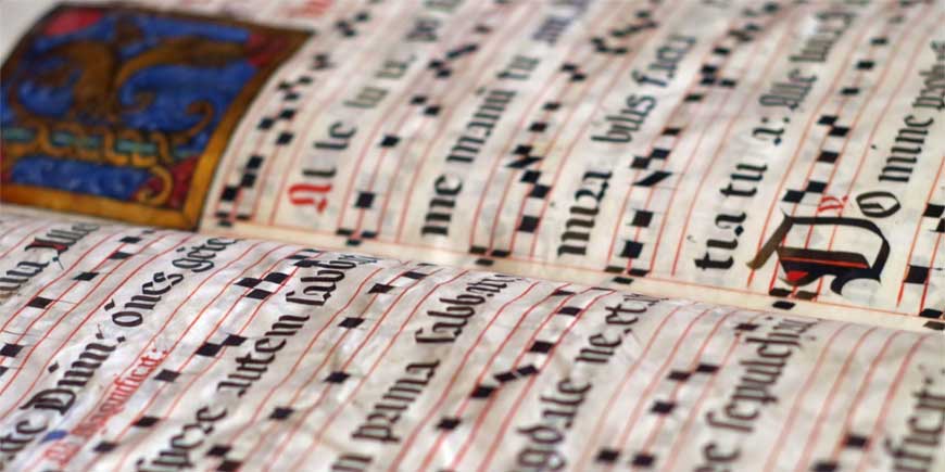 Libro medieval de canto realizado en pergamino - ArtsyBee | Pixabay